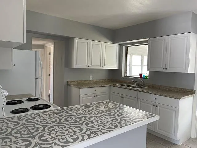 401 S Orion Ave — Photo 7