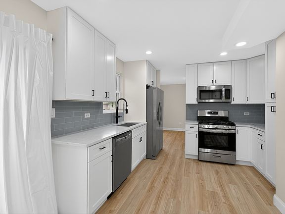 4th image of 1324 Demmond St
