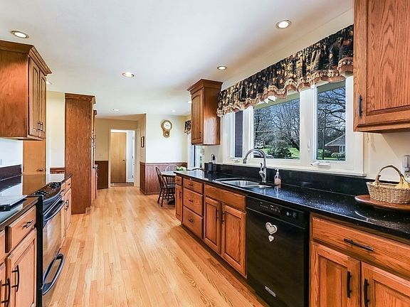 5th image of 84 Wheel Meadow Dr