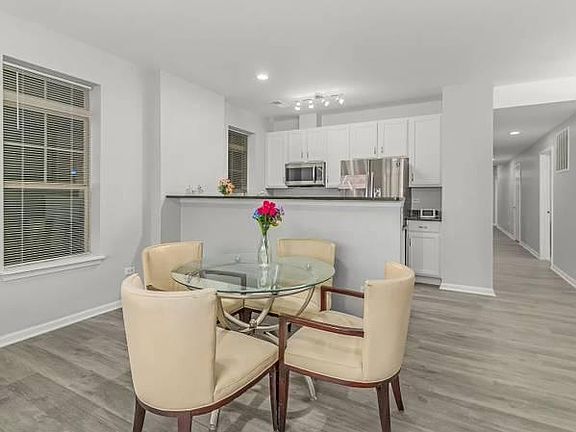 4th image of 3843 S Langley Ave #102