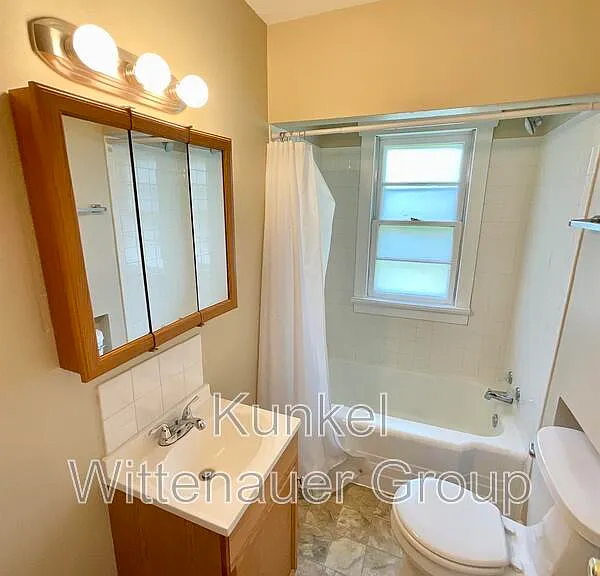 546 N 40th St — Photo 13
