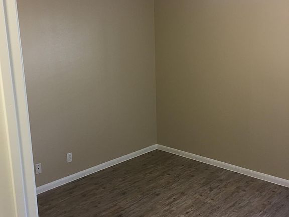 4th image of 910 N Park St #920