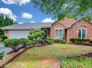 24 Chasewood Ln, Troutville, VA 24175