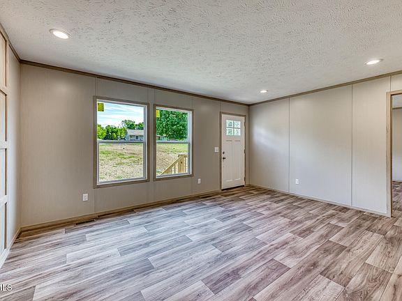 5th image of 108 Hemlock Ln