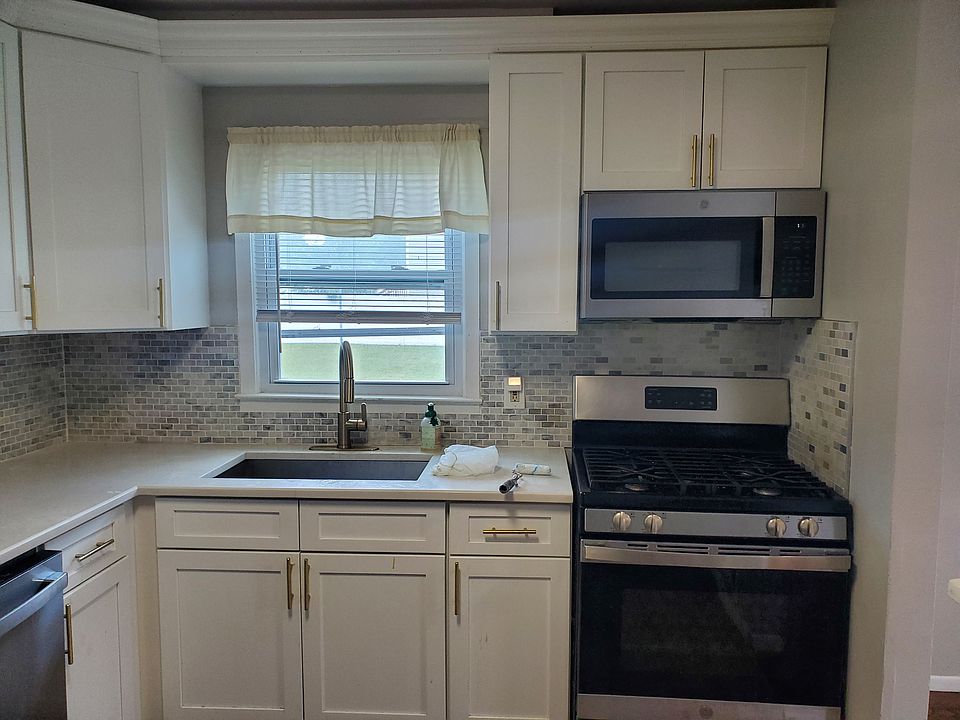1st image of 30 Bartha Ave #30
