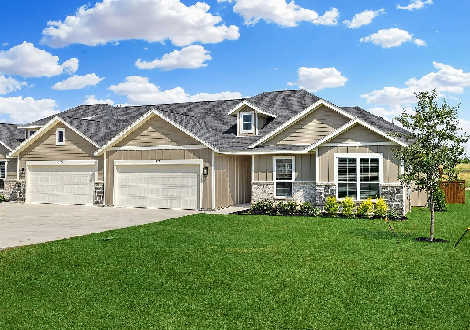 Available Now! Luxurious Duplex Located On 1-Acre Lot In Midlothian, Tx! — Photo 3