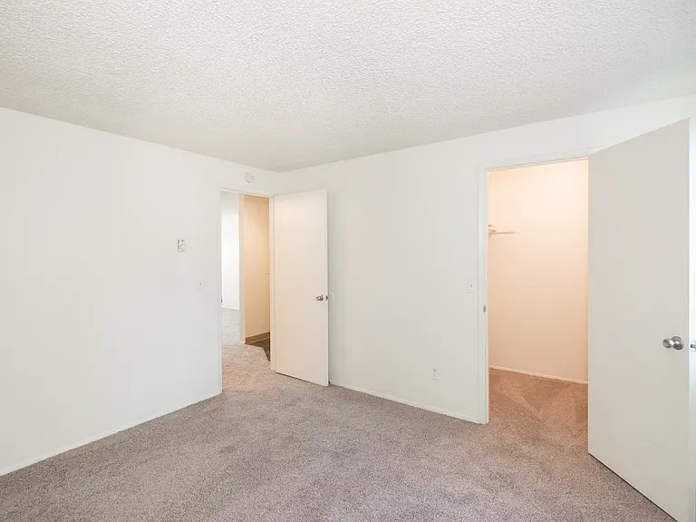 Fox Pointe — Photo 28