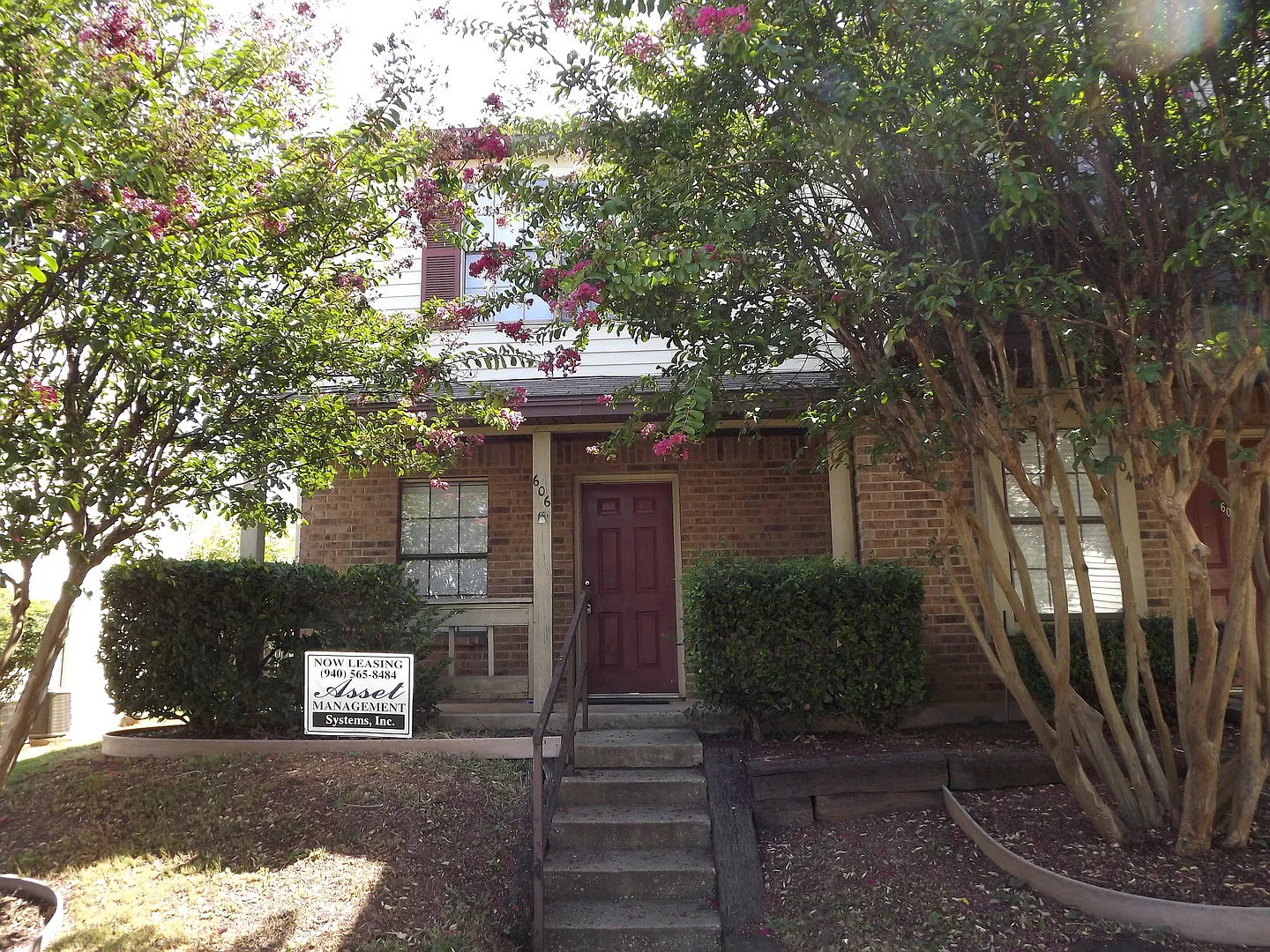 44444-606 W Collins St — Photo 3