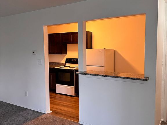 5th image of 314-316 Reis St #10