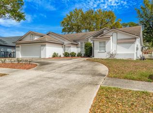 2626 Crestfield Dr, Valrico, FL 33596