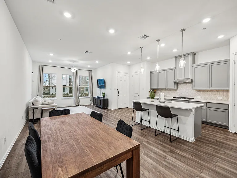 3325 Switch St — Photo 9
