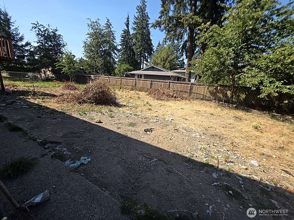 5th image of 1415 172nd Street E
