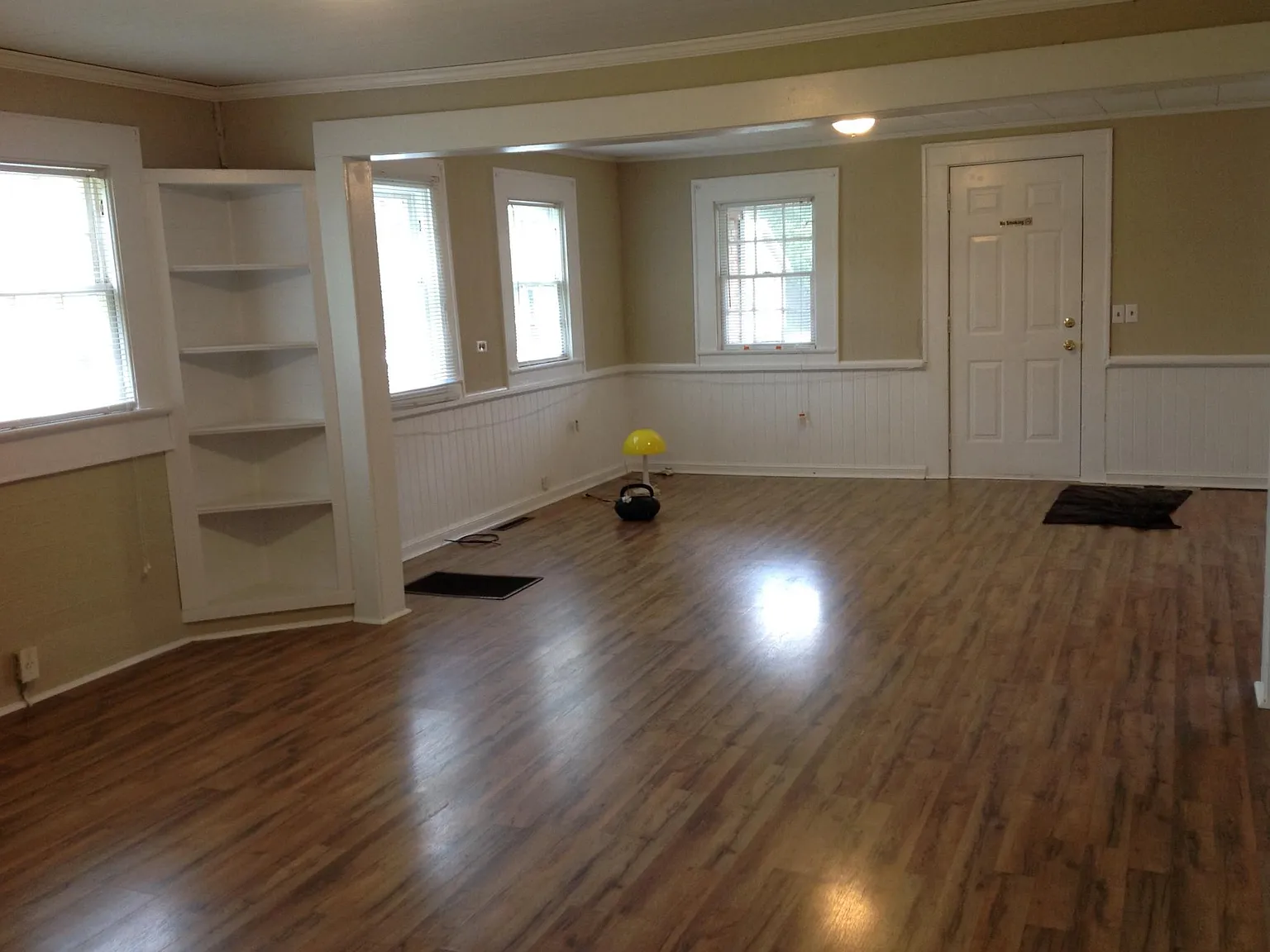 407 Church Ave NE — Photo 2