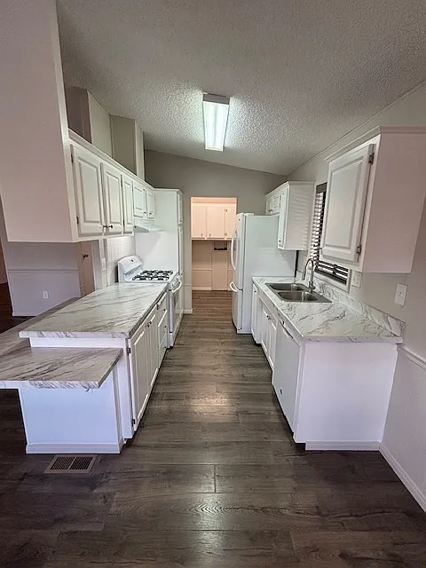 2 bed, 1152 sqft, $1,400 — Photo 2