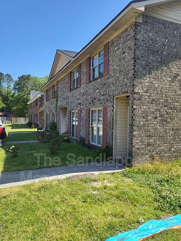 2 bed, 1.5 bath, 1000 sqft, $1,600 — Photo 1