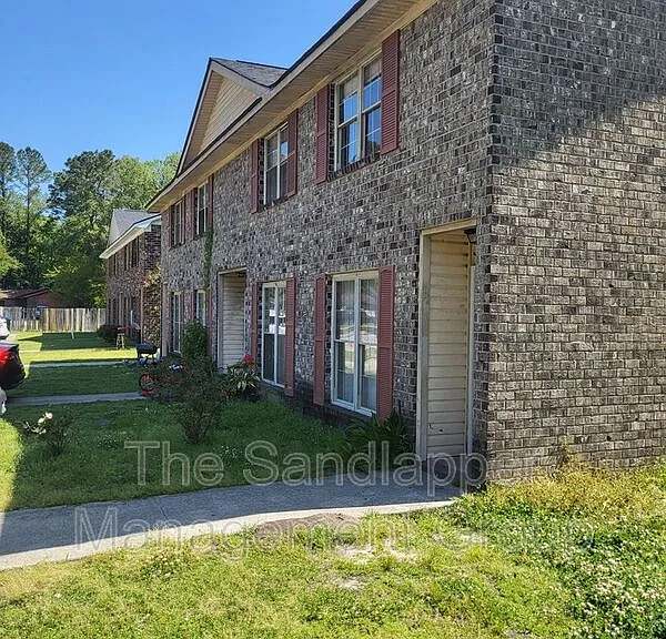 126 Langley Dr #B — Photo 1