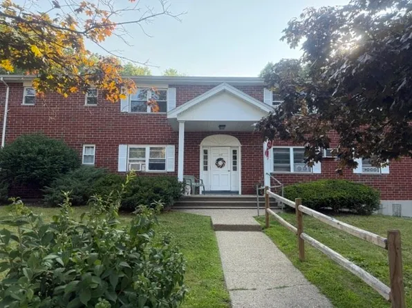 112 Litchfield Pines Dr APT C, Leominster, MA 01453