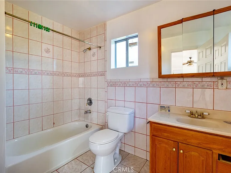 5034 Newcastle Ave — Photo 9