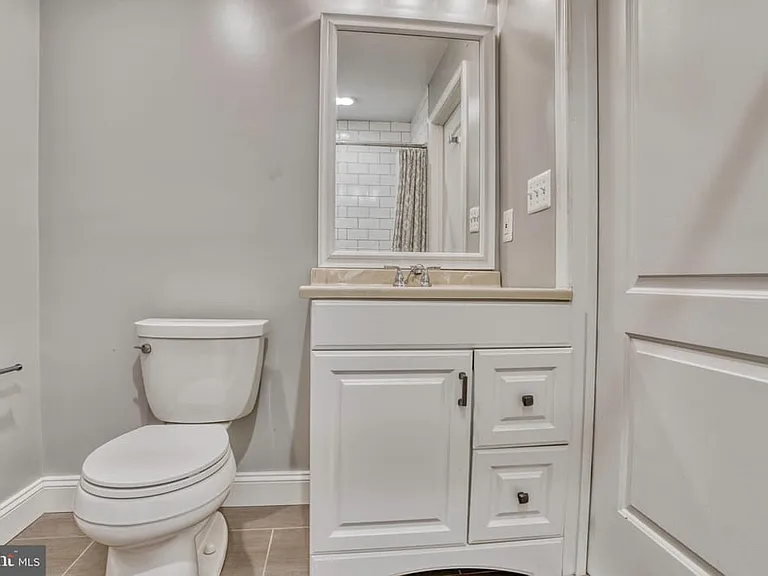 3810 Foster Ave — Photo 25