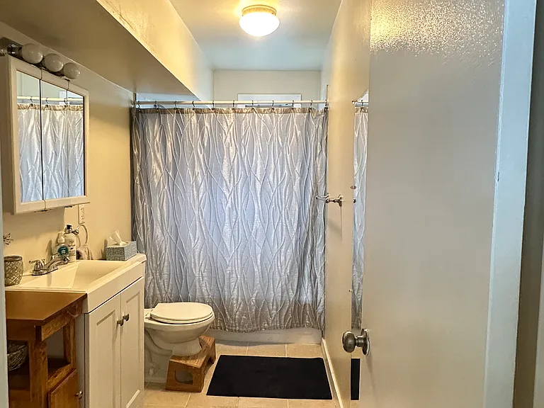 2061 Fitzwater St #1R — Photo 7