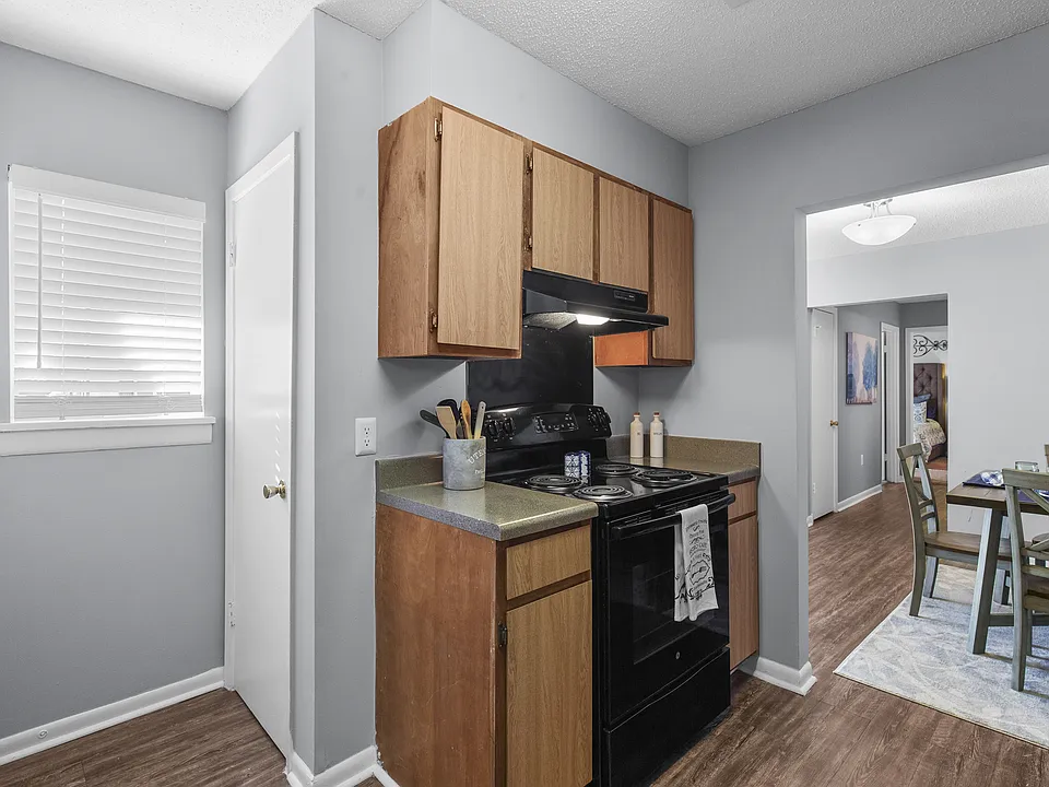 Cook and entertain in style in the fully equipped kitchens at Lakeland East Apartments in Flowood, MS. Managed by Highlands Vista Group.