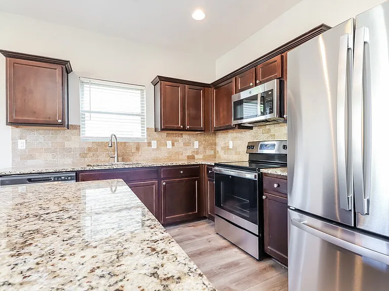 1075 Lear Dr — Photo 6
