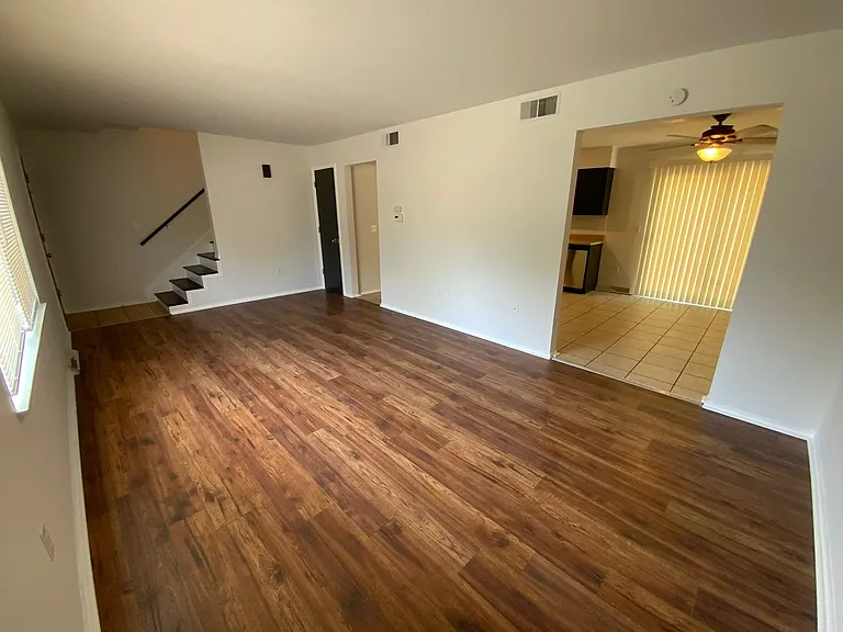 409-411 Brewer Dr — Photo 1