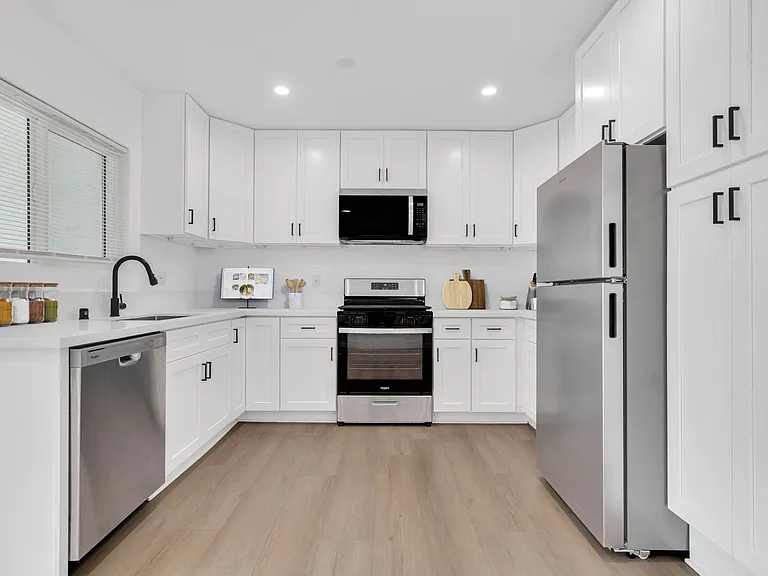 Green Hill Apartments — Photo 60
