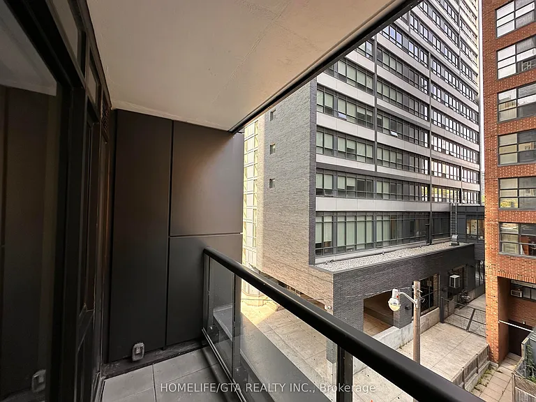 65 Mutual St #309 — Photo 8