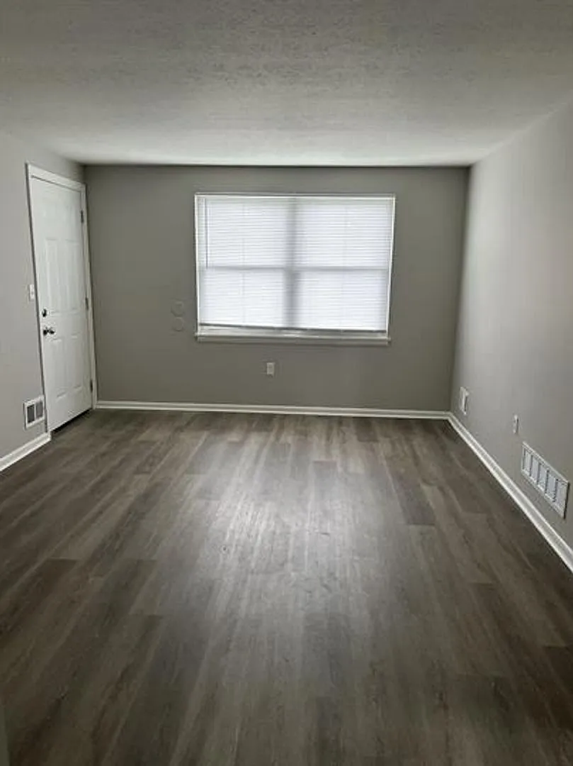 Brand new 2 BR, 1 BA units with W/D Hookups and Huge Closets, 4904 Saddlebrook Ln, Louisville, KY... — Photo 3