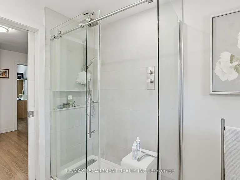 570 Rosedale Cres — Photo 21