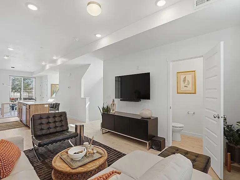 2 bed, 2.5 bath, 1243 sqft, $2,500 — Photo 3