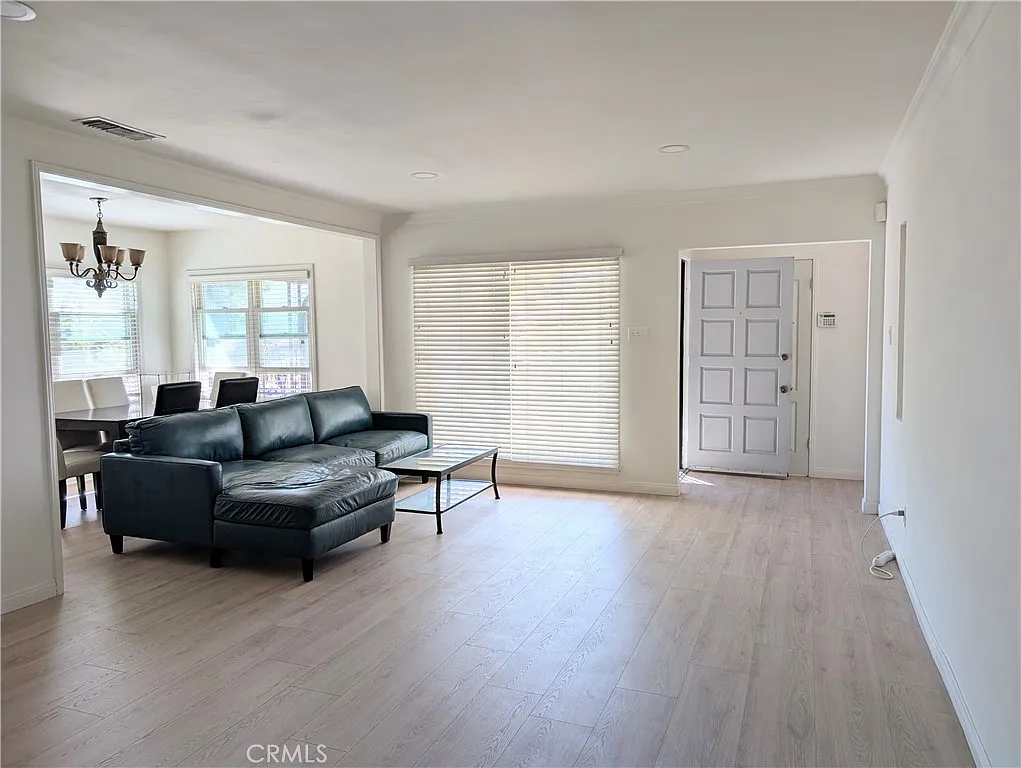 2 bed, 1377 sqft, $3,380 — Photo 4