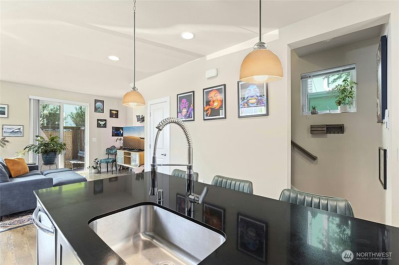 5th image of 3622 36th Avenue S
