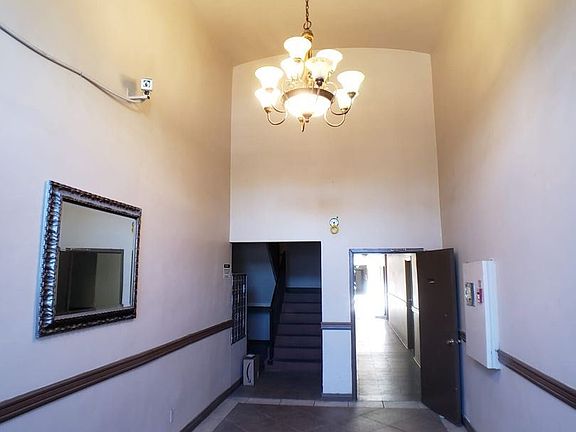 3rd image of 6041 Whitsett Ave