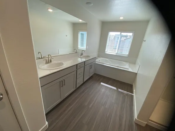 642 Lost River Ln, West Sacramento, CA 95605