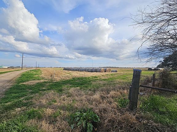 3rd image of 1836 County Road 219