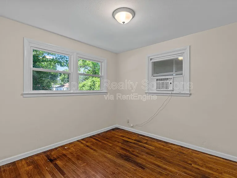 2502 McLaran Ave — Photo 13
