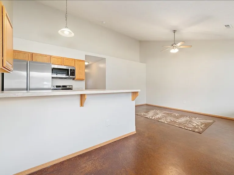 527 S Gordon St — Photo 9