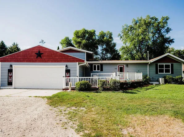 103 15th St NW, Jamestown, ND 58401