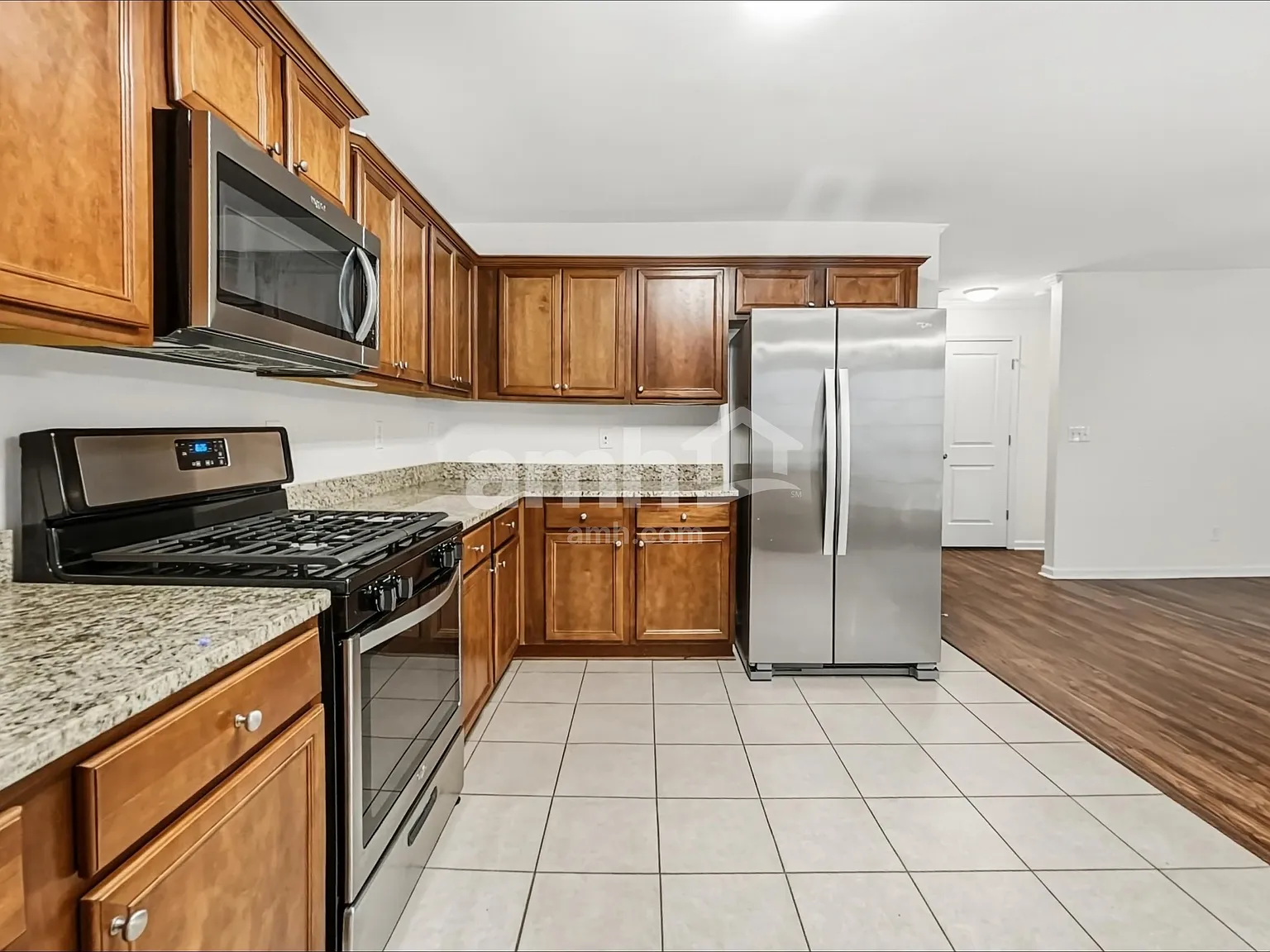 3 bed, 2.5 bath, 1895 sqft, $2,240 — Photo 3