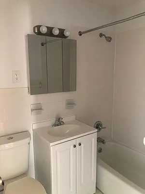 Rented by Metropolis Real Estate of Manhattan | media 16