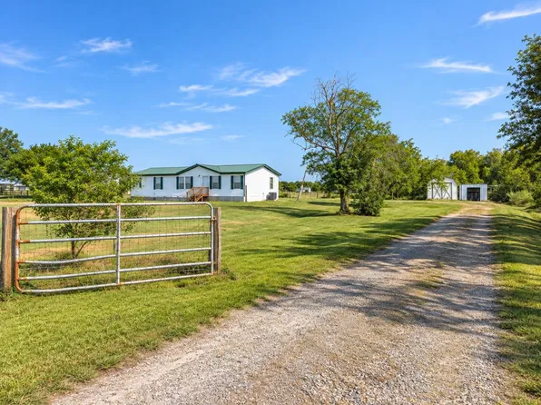 14080 Shellhammer Rd, Winnie, TX 77665