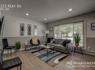 4121 Kent Rd, Royal Oak, MI 48073