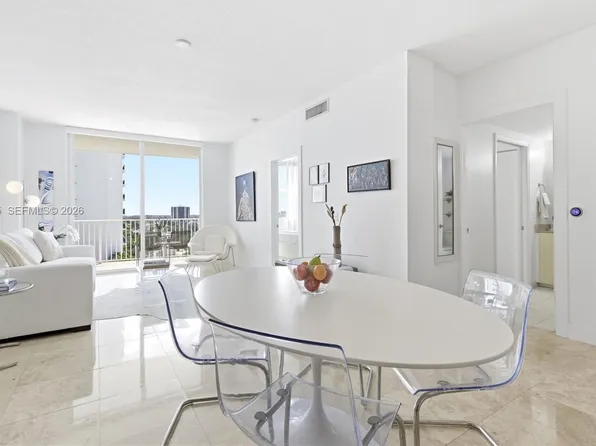 3180 Coral Way APT 902, Miami, FL 33145