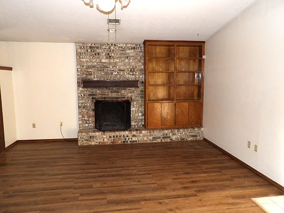 2nd image of 2331 NE 35th St