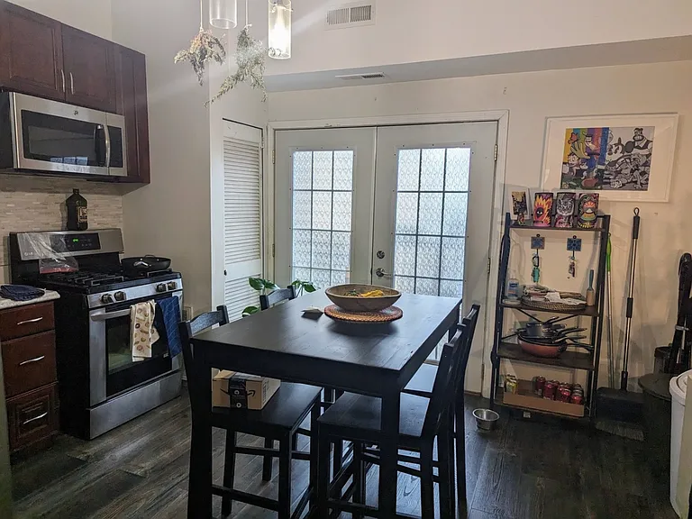 3503 W Dickens Ave — Photo 3