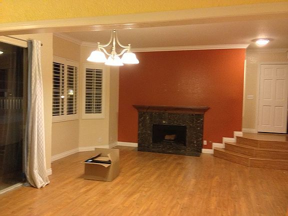 Marble firepl & laminate fl