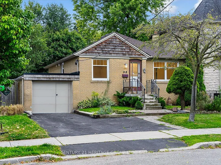 39 Reiner Rd #UPPER — Photo 2
