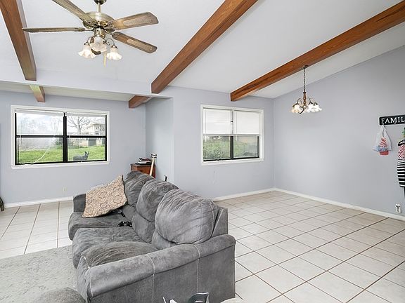 3rd image of 109 W Driftwood Dr